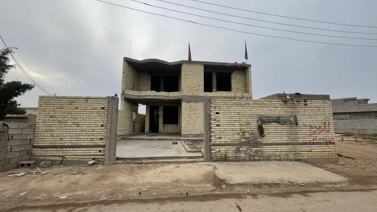 السلام عليكم اخوان هيكل للبيع مساحة ٣١٠متريحتوي على ٥غرف نوم+استقبال+مطبخ بارد+حار منور ساحة درج وباقي التفاصيل مذكورةبالفيديو سعره١٢٥قابل التفاوظ الاستفساراكثر اتصل وتدلل ‭٠٧٧١ ٦٨٩ ٤٧٨٨‬
