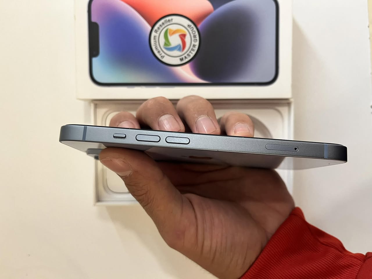 السلام عليكم ايفون 14 العادي ماستر شرق اوسط ذاكرة 128 بطارية 99 بعدة بلضمان للتاسع نظافة 100‎%‎ ب 600 الف مكاني بغداد ساحة النسور ***********
