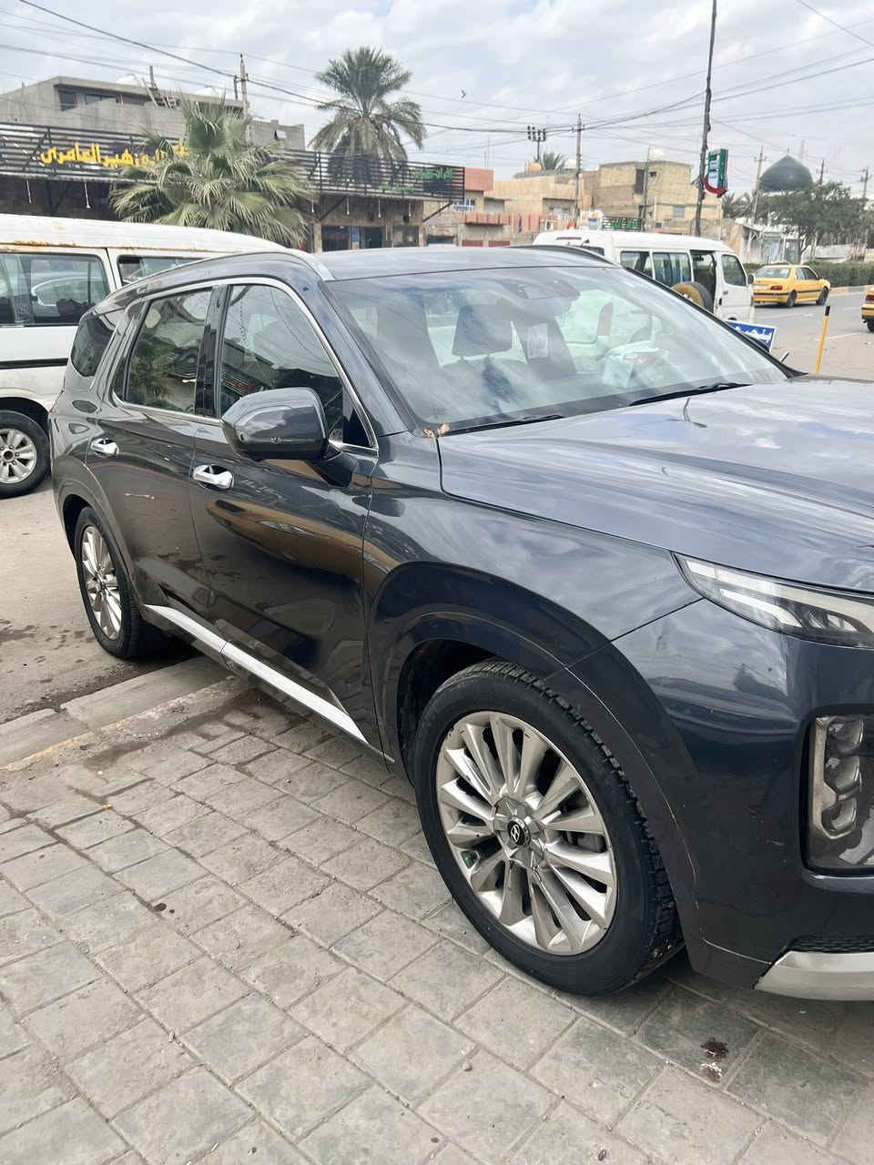 بلسايد للبيع لمتد مواصفات 1/1  اللون فيلي موديل 2020 حجم المحرك ٦ سلندر 3800 بنراما كشنات تدفه تبريد مساجات 7 راكب  السياره بسمي وارد امريكي بيها جاملغ وبنيد وبيع طخه خفيفه بلجنطه علبارد كلش خفيفه  السعر 240 ومجالها بسيط للاستفسار واتساب ***********
