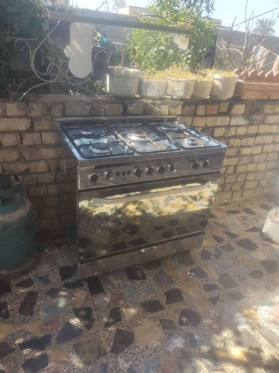 طباخ مصري فرش قياس 90×90 نضام بوري فرن منفصل كل دگمه بوحدها نار زرگه عنوان بغداد فلكه حي النصر قرب العبيدي لايوجد خدمه توصيل الطباخ بي مجال شوي للستفسار اكضر اتصل على الرقم *********** يوجد واتساب بغداد, العراق
