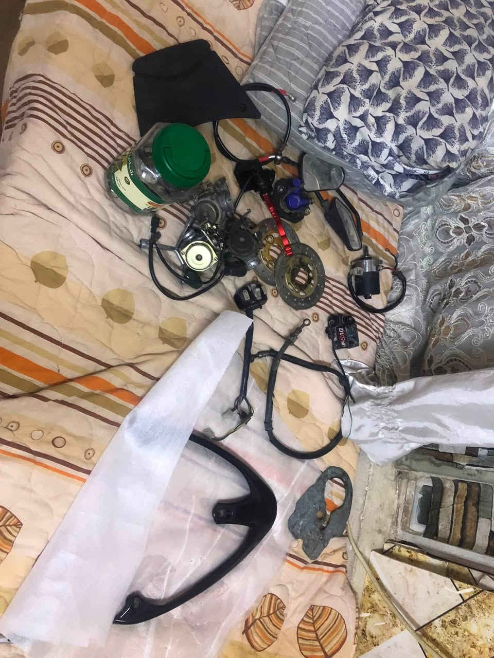 سلام عليك غراض ماكس عدله للبيع
عقل ابلادي 
كابريتر ابلادي +2تجاري
اسبايدر جديد 
صلنصه اف ام 
سلف 55اصلي
شوته 
عنبار2+فج+قرص امامي 2
 
مكاني بغداد شارع حيفا 
***********فقط واتساب
