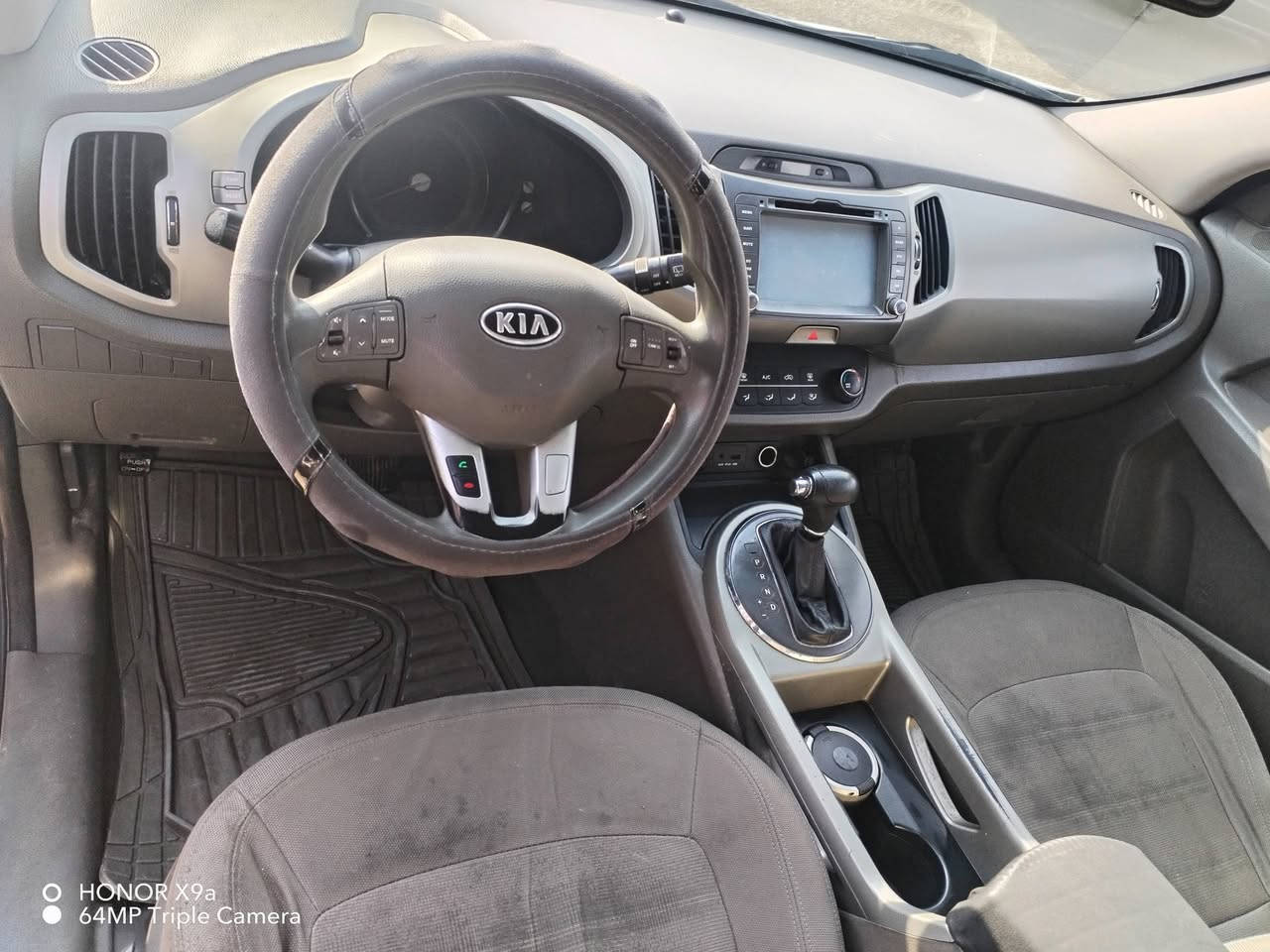 السلام عليكم  
كيا سبورتج 
وارد خليجي 
مكينه اربعه سلندر 2400
كير 6 نمر 
فول مواصفات 
بانوراما 
بصمه 
تشغيل عن بعد 
مرايات كهرب 
تحكمات 
بدون صبغ فقط ملاحضات 
رقمها اربيل الدولي 
بطاقه بانزين 
ويل كروم 
حساس امامي +خلفي 
شرط تحويل + وكاله 
مكاني الموصل حي الميثاق 
السعر 145 وبيها مجال 
***********
***********
