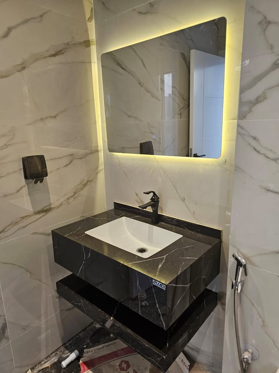 محلات العوادي تعلن صيانه ونصب صحيات في مجمع البدور  تجهيز كافه الصحيات  بسعر جمله لاتعب ولاتجي نجي يم بيتك اتصال ***********
