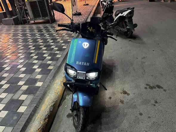 السلام عليكم دراجه ريان وحش الكون جديده حيل ومفوله ومكفوله ملف وعقل وجميع الكهربائيات والوصل موجود قبل شهرين ماخذها مع كل ملحقاتها
المواصفات 👇 

6باتري مسطره بعدهن نشطاا يقرن 12 فلوت

كشن سياحي مع مساحة تخزيت حت الكشن

نضام ppsعند ضغط البريك ترجع شحن الى البطاريه 

3نمر والرابعه بك رجوع للخلف مع نضام الباركP

لد نهاري ولد ليلي ولايت عالي نصاي ورماش ومع دبل اشاره ايضاً 

ملفها2000نحاس غير مفتوح 

لدات جانبيه ولدات خلفيه الداجه كلها شغاله 

درع امامي 

بصمات ثنين والشاحنه كله موجوده   

***********

سعر 900وشراي يدلل
