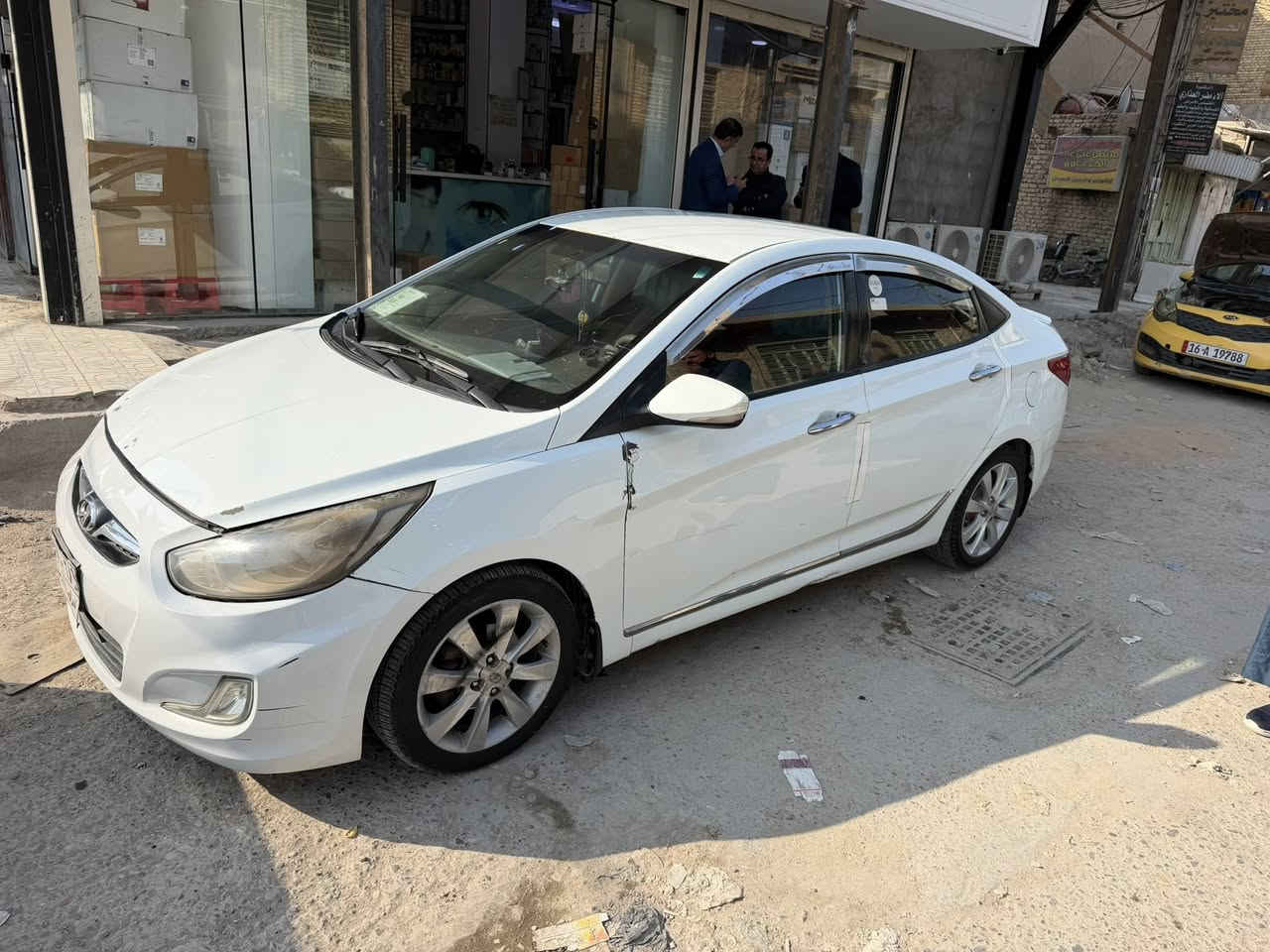 اكسنت ٢٠١٢       ١٦٠٠
جاملغ عكس السايق وبيه باردات 

تخم تاير جديد تحكم ستيرن كامره شاشه السياره حلو ماعيزه شي 

مكاني الشاميه ***********
