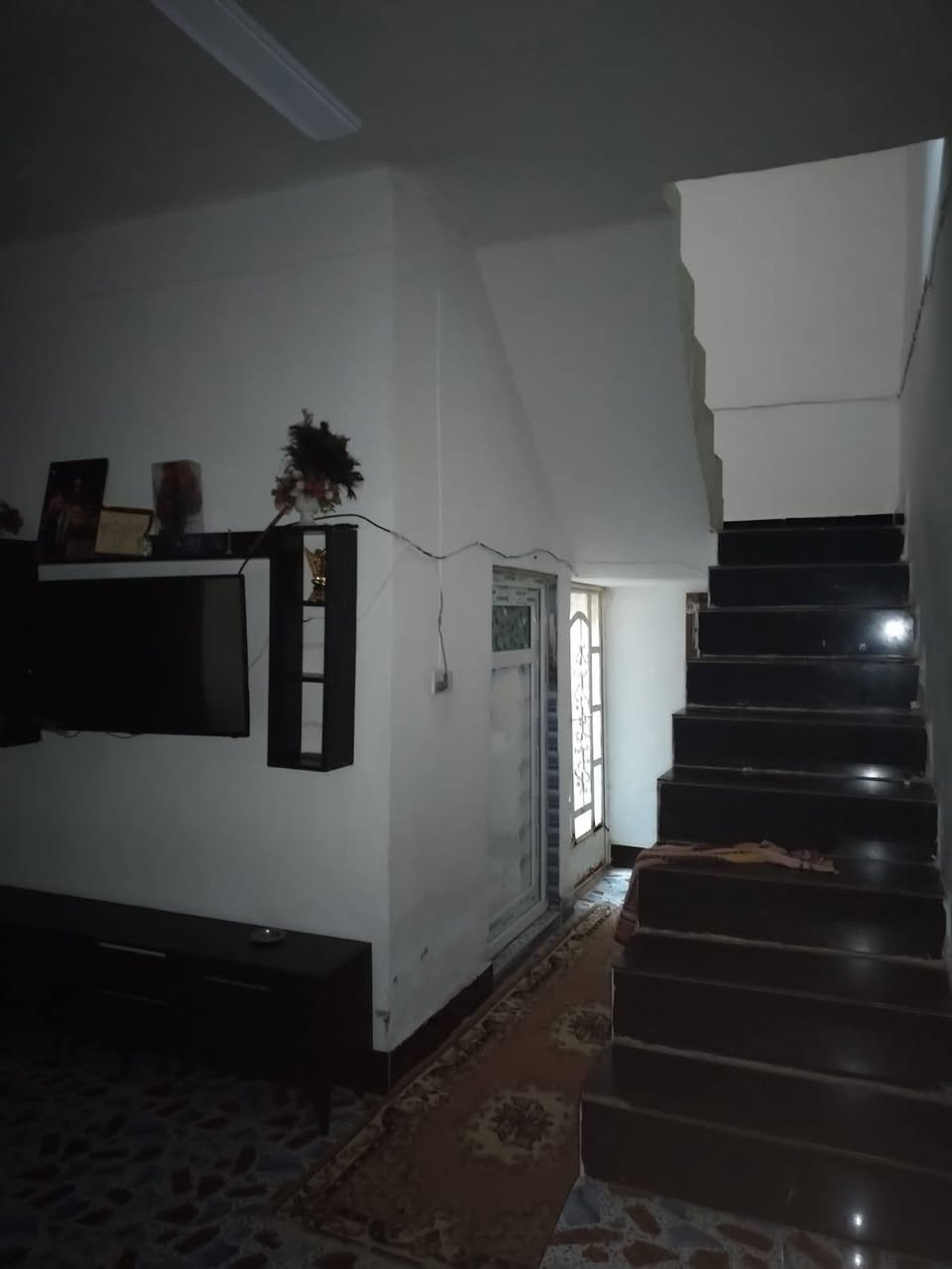 دار المساحة ٢٤٠ متر طابو زراعي سند ٢٥ بناءحديث الموقع نهاية حواش القلعة بسعر مناسب للاستفسار الاتصال على الرقم *********** او مراجعة مكتب الديار شارع العلوة مقابل فرع ملعب منصور
