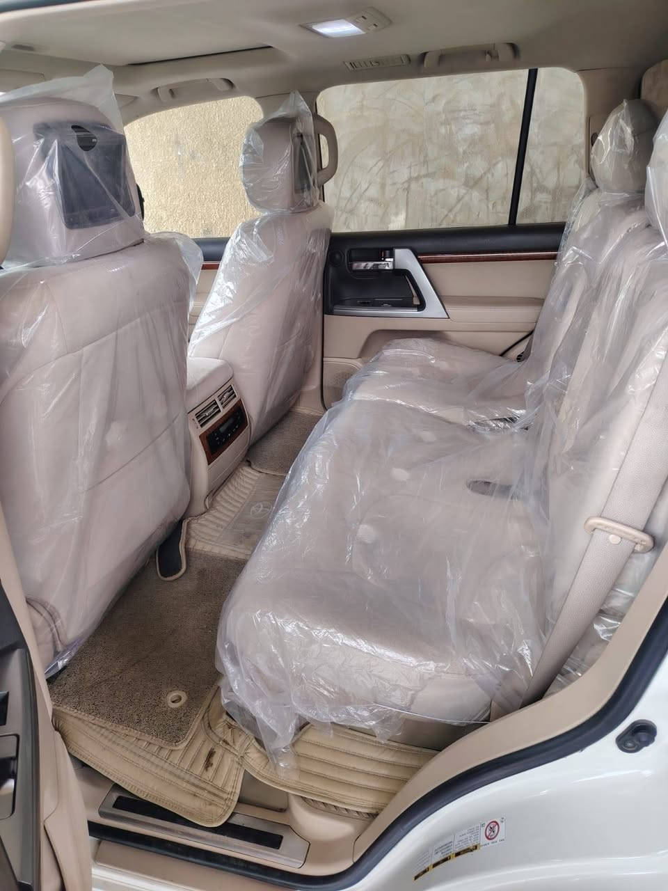 السلام عليكم ورحمه الله وبركاته 
لاندكروز للبيع 
رقم بغداد 
فول مواصفات 
8اسلندر فقط للجناية 
للاستفسار الاتصال على الرقم 
***********
