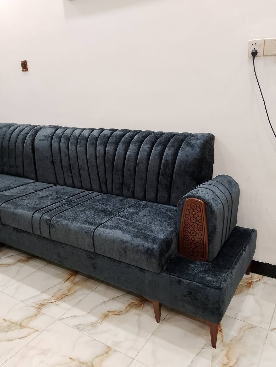 ديوان 9 مقعد تفصال عراقي الصنع خشب بلوك جدا ثكيل وجديد السعر 325 قفلللل*********** واتس
