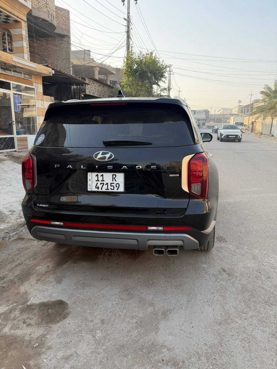 هيونداي باليسيد 2025رقمها بغداد  شهداء محركها 3800 أوحاليا مشت عندي 6000الف سبعه راكب كشنات منفصلة   (بلاك اديشن) رياضية بالكامل وفيها (7أنظمة قيادة )ومن ضمنها اوف رود  ومواصفاتها فوق اللمتد يعني مانع تصادم امامي وخلفي وكشنات أمامية تدفئة وتبريد ومرأة قلاب عند الرجوع الى الخلف وحساس الاجتياز وتدفئة مقود    وقيادة ذاتية وتشغيل عن بعد و بقية المواصفات المعروفة واطاراتها نوع برجستون  موبايل ***********وبصمات عدد 2 بغداد, العراق
