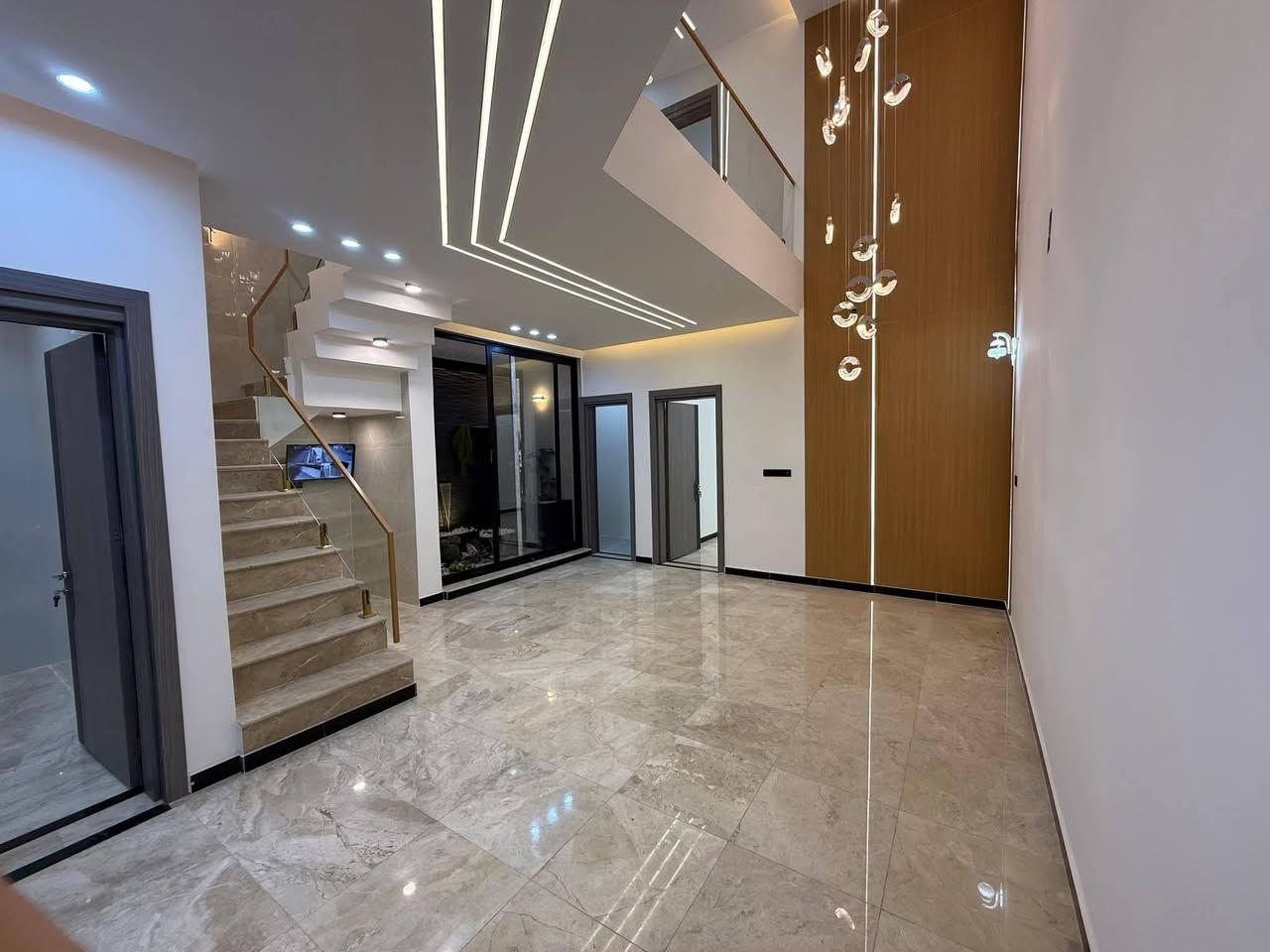 ‏‎‏‎دار للبيع او المراوس في النجف الاشرف
حي الجامعه
مساحه الدار  ١٥٠ م 
شارع ١٠  
٤ غرف نوم
قرب المدينه المائيه

‏‎  للاستفسار مراجعة مكتب العطاء للوساطه العقاريه في حي الجامعه شارع ابو حكمت مجاور باقر مول 
او الاتصال 
‏‎*********** (يتوفر واتساب)
