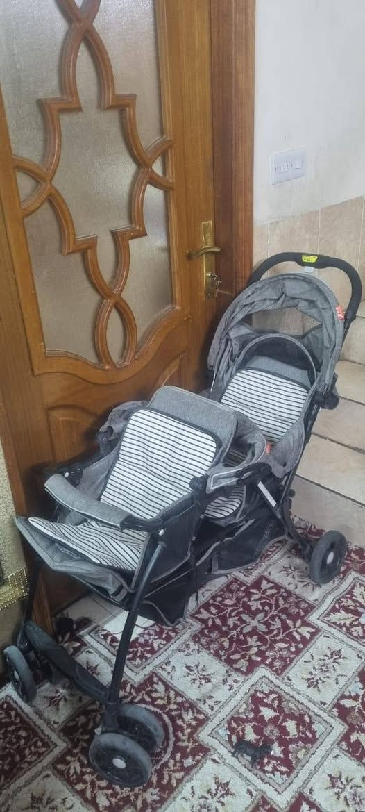 عربانة توؤام مستعملة قليل نضيفة جدا وقوية. سهلة التطبيق وسهلة الدفع  وتسع داخل صندوق سيارة صالون ايضا. السعر ٨٥ الف دينار. *********** واتساب اربيل
