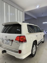 تويوتا لندكروزر ٢٠١٥ gx.r   ماشي 300 الف گير محرك كل بشرط ما بيها اي ش...