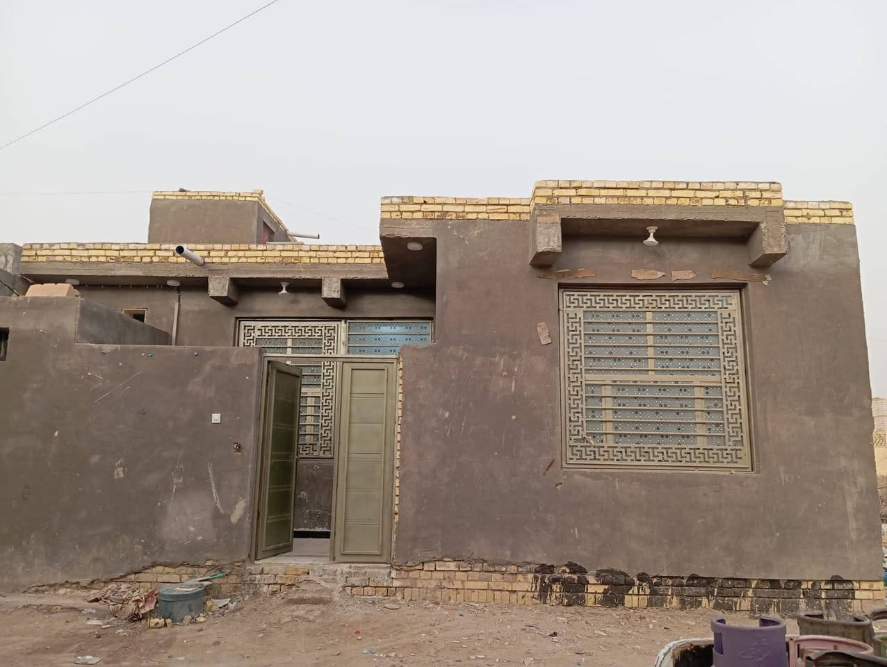 سلام عليكم اخوان عندي بيت زراعي للبيع المساحه (120) تفاصيل البيت 
مطبخ 
استقبال
وغرفه نوم 
وصاله 
صحيات داخليه + خارجيه 
بناء حديث  السعر ٥٥ مليون وبي مجال البيت بناء حديث 
📍عنوان البيت  :  الناصريه اسكان الصناعي قرب مدرسه الحريه 
رقم صاحب البيت  الاستفسار رقم 📞 (***********)
