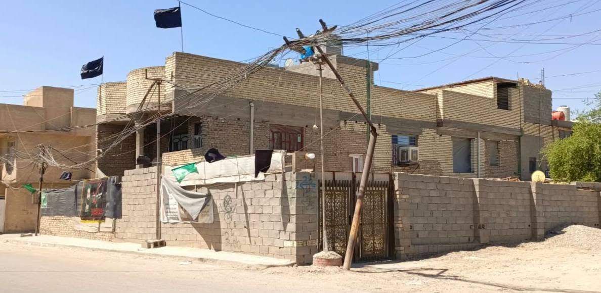 بيت للبيع مكانه دوانم شارع ابو هاتو المساحه 200متر يحتوي عله محرم من جهة الساقيه 200متر يتكون البناء
استقبال عرض 4ونص×7
مطبخ هول غرف عدد 6 بناء جدي2025صحيات عدد 4بناء جديد 
بيتونه كلش جبيره مكان محلات عدد 2قيد الإنشاء شارع تجاري للاستفسار الاتصال عل ارقام خط او واتساب
***********
***********
بيت للبيع مكانه دوانم شارع ابو هاتو المساحه 200متر يحتوي عله محرم من جهة الساقيه 200متر يتكون البناء
