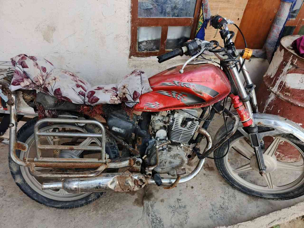 السلام عليكم ورحمة الله وبركاته
شباب دراجة فيومي 5 كير  
مكينه وكير خير من الله تجفيت جديد نقص بس كهربائية باتري وشخاطه السعر 150 وبي مجال قليل مكاني ديالى بعقوبة كاطون الرازي ه‍ ***********
