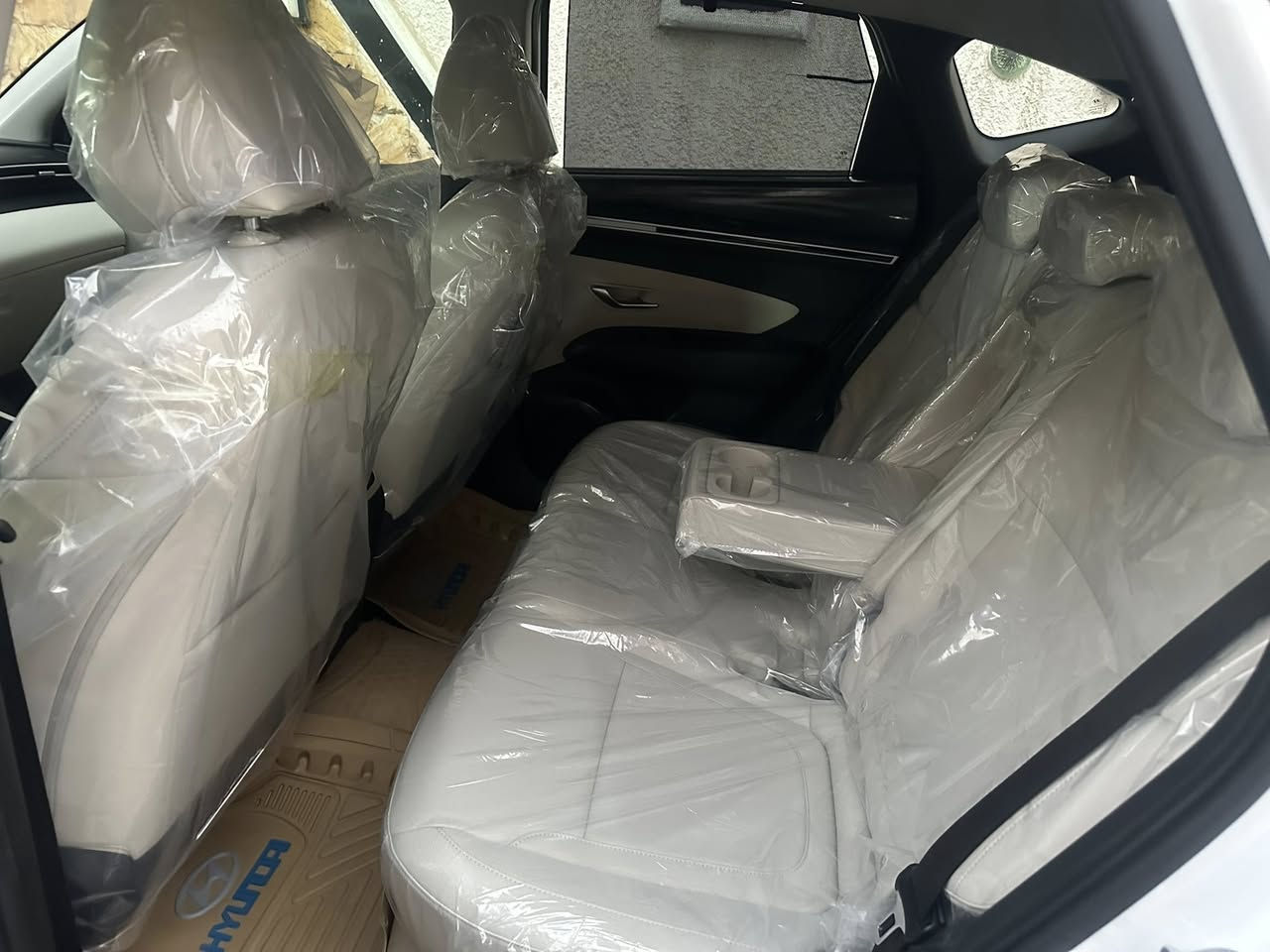 السلام عليكم توسان موديل ٢٤ ماشية ٤١ مكفولة من البارد والصبغ بيه رصعتين كلش صغار ممبينات  السعر  قفل قفل 215 عنواني بغداد الكرخ شارع الربيع قرب محكمة حي العدل 
***********
