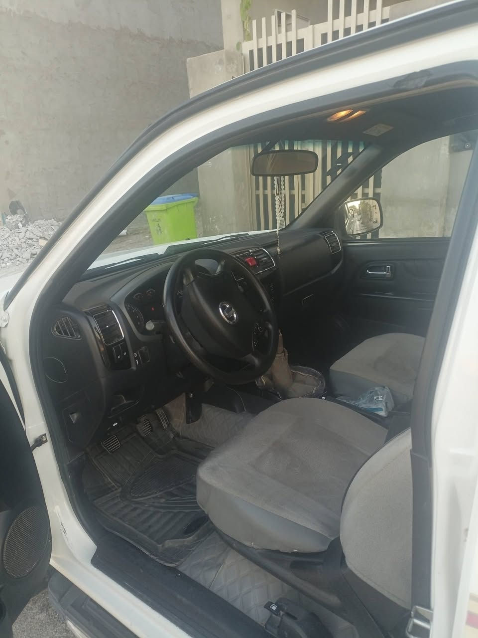 السلام عليكم 
 للبيع
السعر 110 وبيه مجال 
كريت ول موديل 20 رقم بغداد السياره بالكوت مركز المدينه 
سيارة كلش نظيفه مال جناي الاستفتاء الاتصال على ***********
