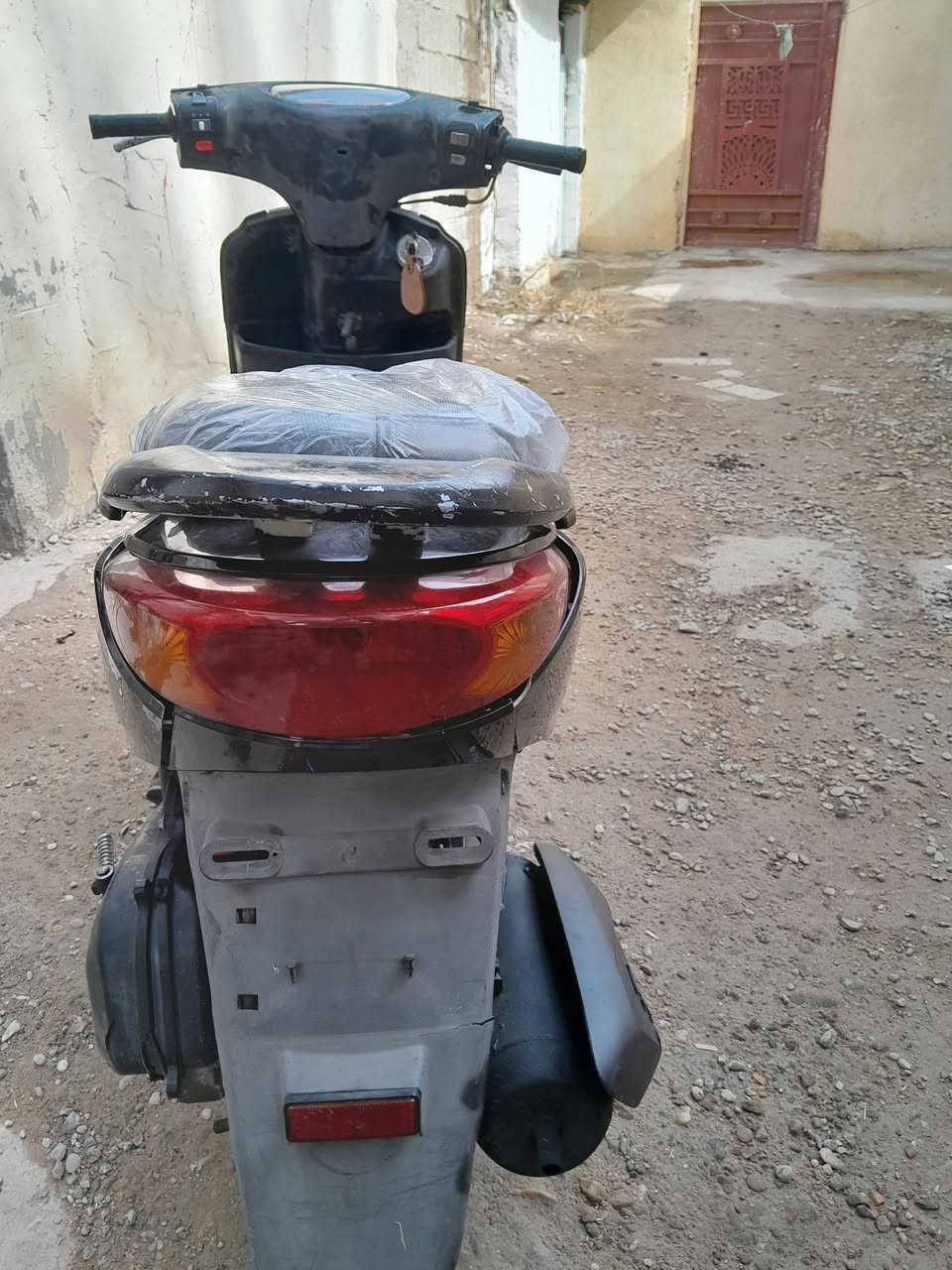 سلام عليكم
بريز البيع 
سعرها ٥٠٠ بيها مجال شي بسيط 
زعفرانيه شارع كهرباء رقم ***********
