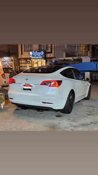 السلام عليكم للبيع 
تسـلا مودل 3   
(( 2023 )) 
ماشيه  30
.▪︎رقم  بغداد  
• سقف بانوراما زجاج
•تك ماطور 
•450 كيلو تمشيك بالشحنه الواحده 
• شاشة كبيرة حجم 15 بوصة
•اونلاين ومربوطه على برنامج تسلا الاصلي 
•بجم كبس 
• كاميرا خلفية
• حساسات خلفية
• كاميرا امامية
• حساسات اماميه
• كاميرا جانبيه 
• كراسي كهرباء جلد لون اسود
• كراسي كهرباء
• كراسي تدفئه 
• غرفة جلد مميزة لون أسود 
• رادار امامي
• رادار خلفي
• رادار جانبي
• مانع تصادم
• محدد مسرب
• كاميرات 
• حساسات جانبيه
• مثبت سرعة
• كاميرات محيطيه 360° 
• تحكم بالسياره عن طريق الشاشة
• تحكم عن طريق الهاتف
•يجيك شعار عن طريق الهاتف 
• نظام قيادة آلية Auto Pilot
• عداد ديجيتال
• تشغيل تلقائي
•تشغيل عن طريق الموبايل 
• نظام قيادة ذاتية Full Self drive
• نظام (RCTA) للتنبيه عند الرجوع للخلف
• نظام (RSA) لكشف لافتات السرعه للطريق
• نظام (PSC) الرادار الذكي لمنع الاصطدام 
• نظام (LTA) لتحديد المسار على الطريق
• تشغيل عن بعد
• الدخول الذكي
• نظام ترفيهي كامل متكامل يحتوي على ( YouTube / WhatsApp / Tik Tok / Netflix)
•السياره كلين قطرة صبغ مابيهه فقط الدعاميه الخلفيه وموضحه بالصور كسر بسيط هذا حادثهه 

•ايرباك برده فقط 
  محدثه اون لاين
السعر 190 وبيهه مجال 
العنوان بغداد 
رقم الهاتف ***********
اتصال أو واتساب
