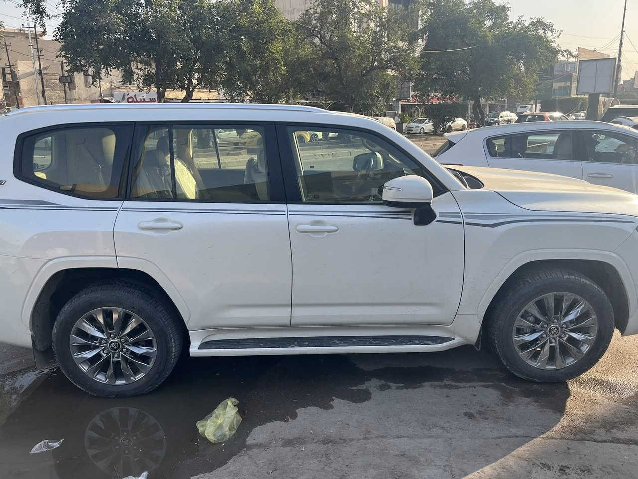 لاندكروز GXR تون تيربو                                                    موديل 2022
رقم بغداد 

ماشيه 46

السياره بحاله الوكاله  

المكان بغداد *********** سياره باسمي تحويل نفس اليوم 

السعر 65 يعني 650 ست دفاتر وخمسين وبيهه مجال
