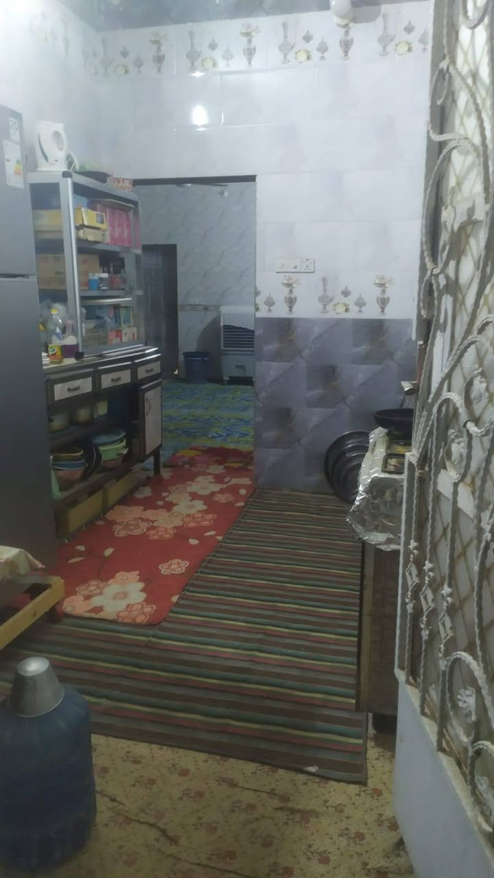 بيت رهن 100متر قيمة الرهن 11مليون غرفة نوم وصاله ومطبخ واستقبال قرب جامع ام البنين عليها السلام مدة الرهن سنة قابل للتفاوض للاتصال*********** مكتب بركات الحسين عليه السلام
