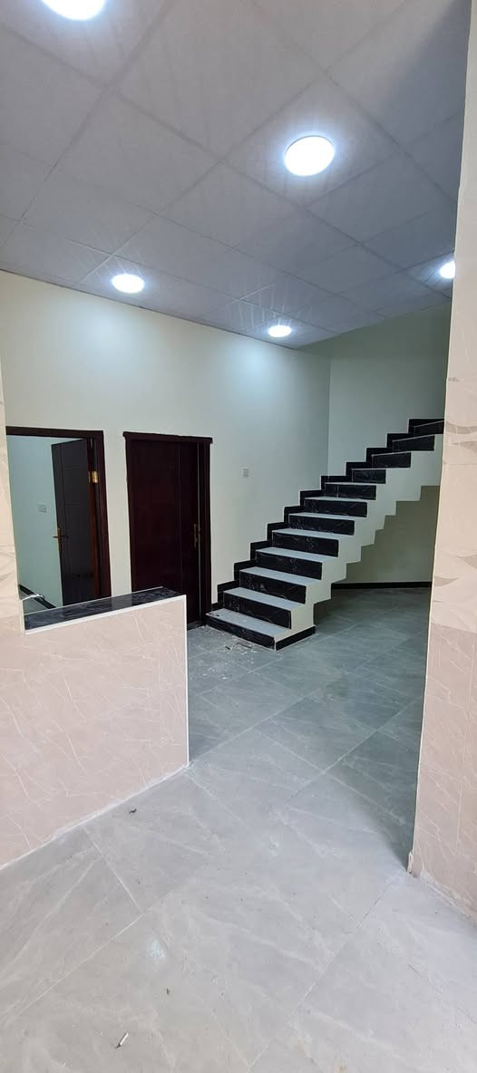 بيت للبيع ١٠٠م  ركن في البصره الجزيره شارع زين العابدين قرب مجمع عالم الرواد السكني   السعر ٥٨ 
***********
