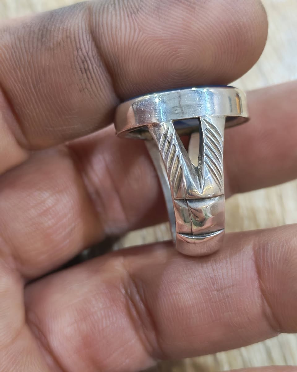 عقيق سمائي (علي مع الحق والحق مع علي) تناضري صياغة يدوية سوار ووزن 23ونص غرام 
*********** بغداد
