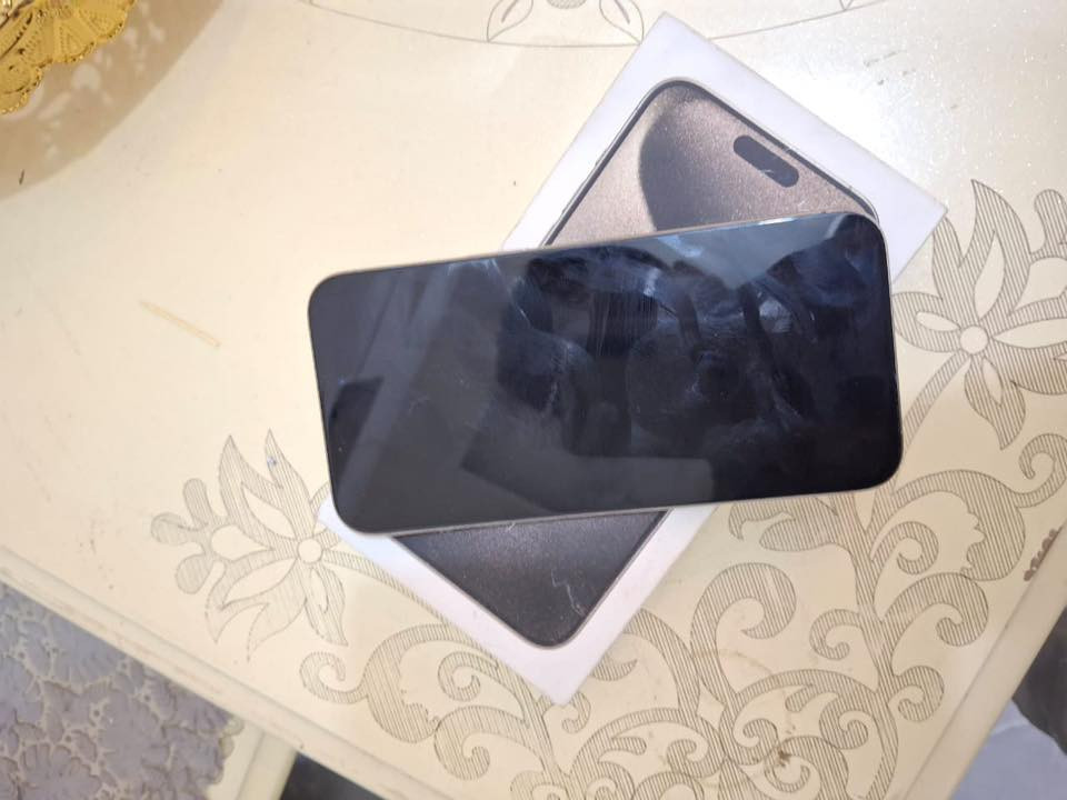 ايفون 15 برو ماكس نضيف كلش ذاكره 256 بطاريه 85  eSIM السعر 900
***********
