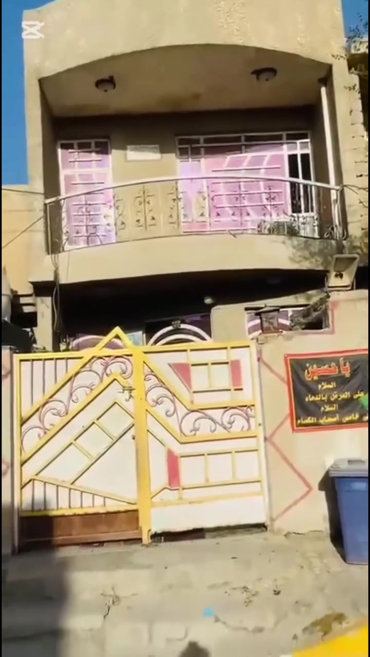 بيت للبيع 100 متر طابقين 
عنوان بغداد الحسينيه مسقط 
شارع شركه قرب شارع 20 
طابو ملك صرف سعر 65 للاستفسار 
***********
