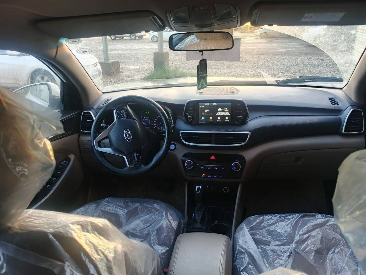 توسان موديل 2020 خليجي بيه قطعتين صبغ جاملغ وبنيد رقم أربيل تحويل مباشر أو وكاله  السعر 165
فول مواصفات كوري سايد بريك ب الرجل مكان واسط العزيزيه 
***********
كير مكينه وتخم تاير حداديه كله جديده بالعافيه ع يأخذه
