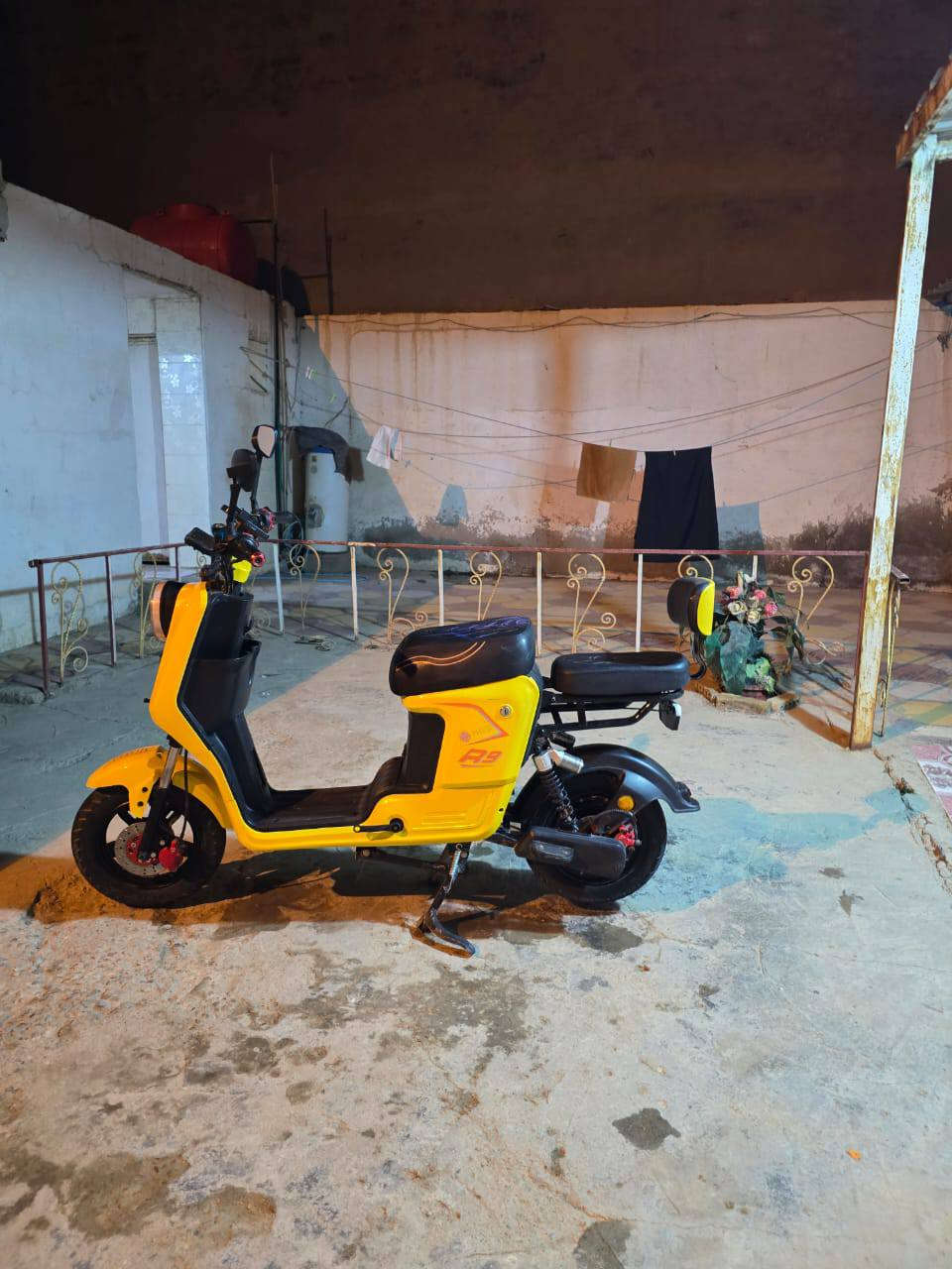 سلام عليكم دراجه للبيع نوع {R9}  الدراجه فول مواصفات السعر {400} الرقم{***********}
