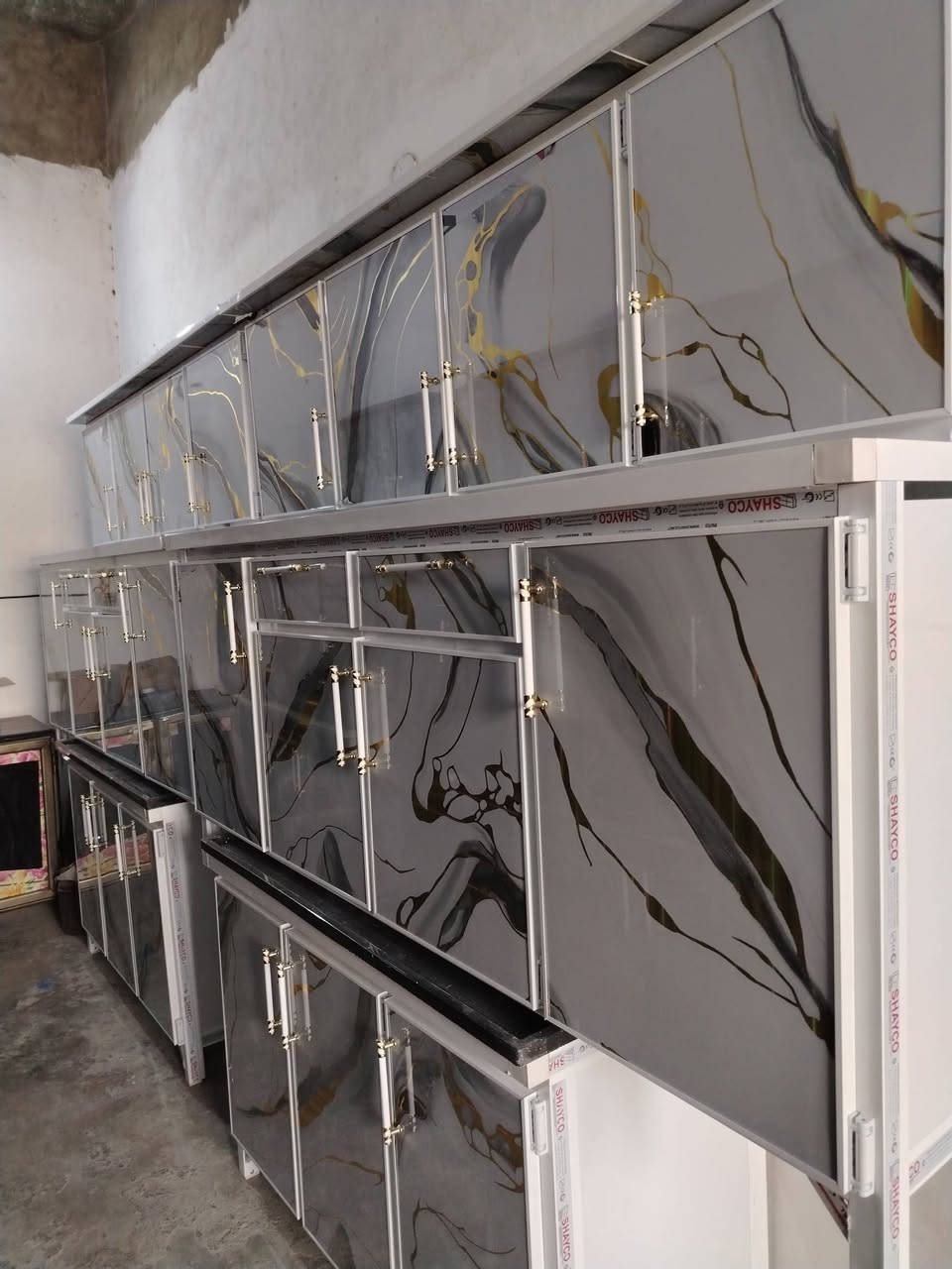 سلام عليكم وصول وجبه جديده في مزاد لأخوين العنوان المفرق الطرق والجسور مقابيل العزات بن تجه رايح عليه المفرق السعر اب 350 وبي مجال للاستفسار *********** كونترات جديد مترين والسنك مترا و30 يتوفر الالوان مراوس بل مستخدم همين
