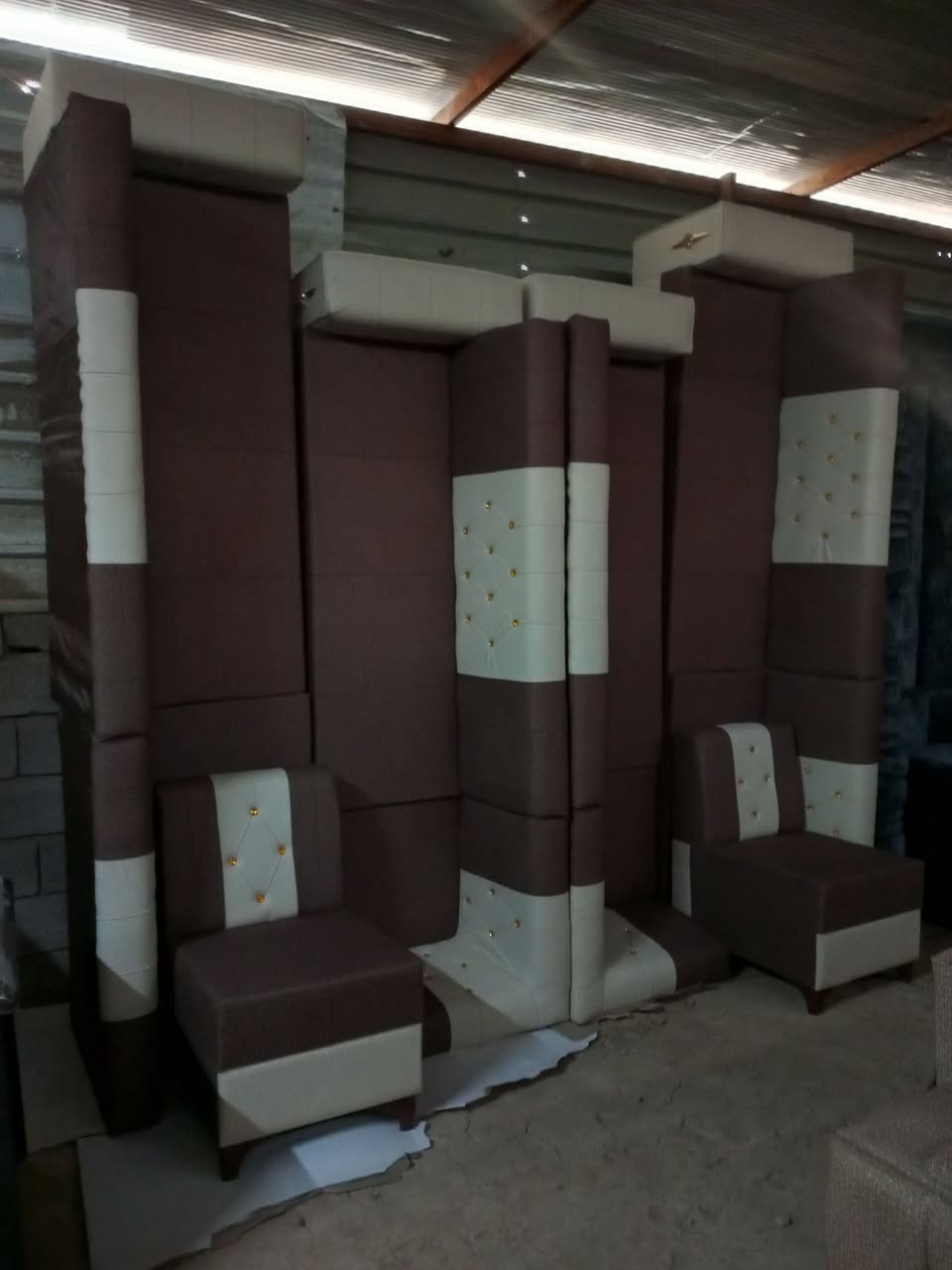 ديوان 13متر   20مقعد جديد  سعر 650الف 
عنوان شارع ام العضام قرب مكتب المدينة للعقار 
***********
