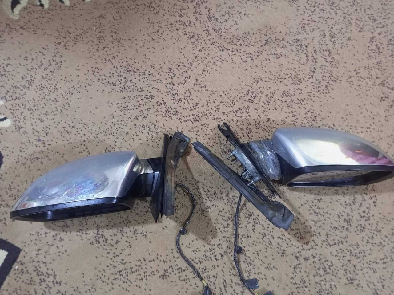 السلام عليكم مرايات البيع نضافه شوف العين بس مكسوره اليمنه رايد 75وبيه مجال قليل مكان البصره ابو الخصيب رقم الهاتف ***********واتساب
