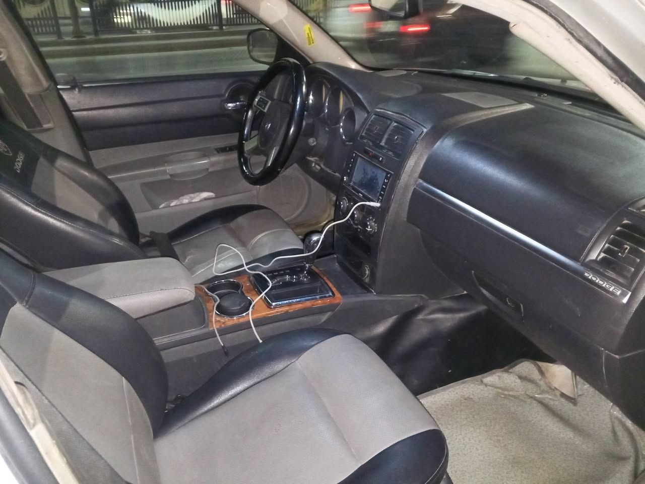 دوج جارجر 2010مكينه كير خير من الله تبريد حداديه جاهزه السياره بيها كصه بجم السياره اثر حادث ومبدل بجم أسعر 55 *********** أتريد وكاله أتريد تحويل شرط
