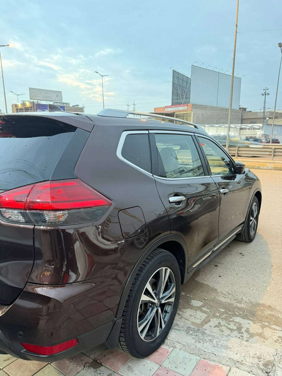 سلام عليكم للبيع نيسان اكس خليجي2018 فول مواصفات رقم اربيل سياره كفاله عامه وضع شركه مابيهاا كل نقص مال جنيه سعر 170وبيهاا مجال 
للستفسار ***********
مكان سياره الانبار فلوجه
