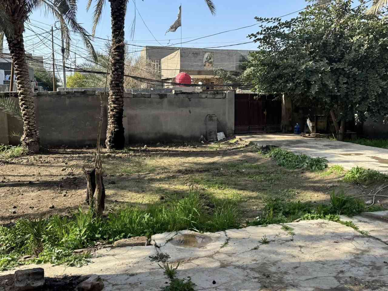 على بركة الله 
قطعة أرض طابو زراعي سند 25 المساحه 300م ركن شارع 10 م
                 العنوان طويريج حي الجمعية 
           للأستفسار اتصال ***********
