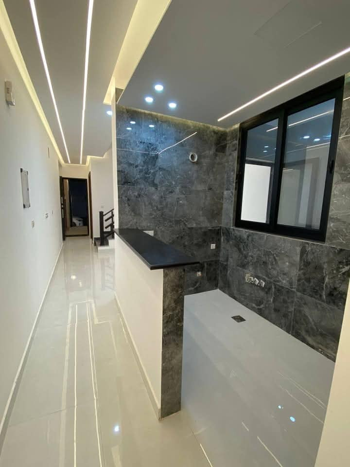 دار للبيع
المساحه ٩٥متر
الابعاد ٤،٧٥في٢٠ متر
الموقع البنوك التربيه
يحتوي على
٤غرف نوم سويتات
استقبال ومطبخ حار بارد
صاله كبيره
واجه مرمر ارضيات مرمر
بناءحديث درجه اولى
للإستفسار
***********
***********
شركه كل العرب للتسويق العقاري
البنوك شارع الكنيسه مجاور روضه البنوك الاهليه
نستقبل جميع عروضاتكم السكنية
