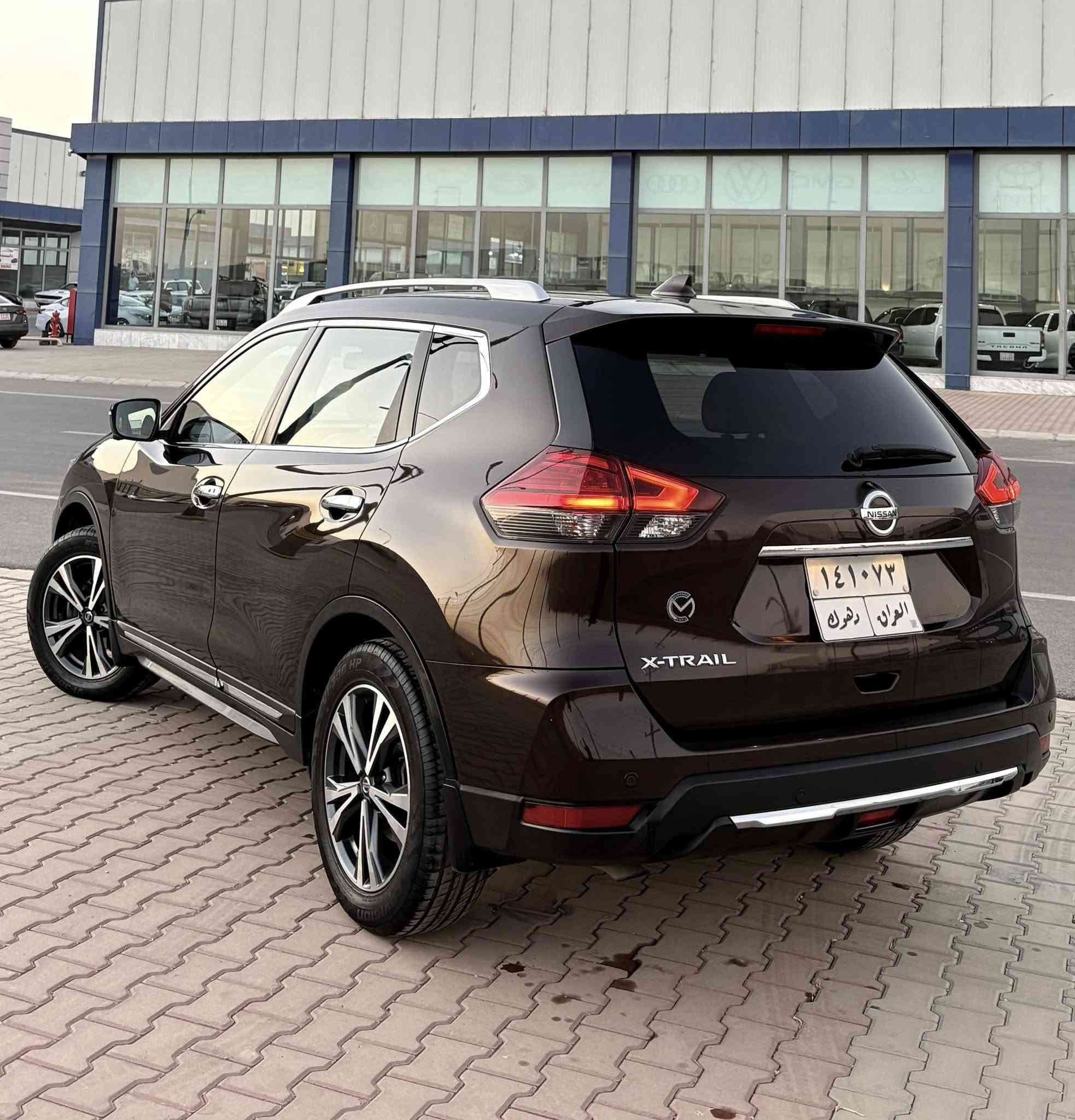 سلام عليكم
للبيع او المراوس
‏Nissan X-TRIAL Platinum 2018
نيسان اكستريل 2018 بلاتينيوم لون مميز 🤎

سعرها 200 وبيها مجال 

خليجي مكفولة كفالة عامة بدون صبغ اعلى فئة للاخير 
صفر شركة مهند

سيارة مال بيت ما ناقصها مصرف  دينار 

كير ومكينة وتبريد بشرط 
دهن يتبدل بوقته وما محتاجه مصرف نص دينار 
ماشية 73ميل (يعني 119 الف  كيلو متر)

فول الفول

بانوراما
دفع رباعي تحكمات
بصمة تشغيل
كاميرات 360 درجة
هاندبريك بصمة
صندوك كهربائي
لايت زينون دوار
رادار امامي 
رادار جانبي ونقاط عمياء
رادار خلفي 
محافظة على المسار
سستم صوت Bose
رادار قرائة اشارات مروريه للسرعه واظهارها على شاشة السائق
رادار لاين اسيست(تحذير الخروج عن مسار الطريق)
أوتو بريك تفاعلي امامي وخلفي
كشنات امامي كهرباء 
كشنات امامي تدفئة
بصمة ابواب
كشنات خلفي تدفئة
تدفئة ستيرن
محافظة على المسار
اوتو هولد
مانع انحدار
داخل بيجي
بلاجكتور
وضع ECO اقتصادي
كشنات جلد
حساسات 
مرايات كهربائية شفط
زراك لايت

وباقي مواصفاتها المعروفه

رقم تلفون
 ***********
***********
