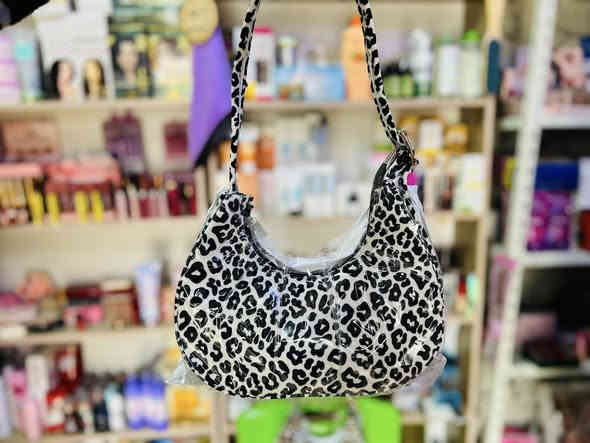 الجنط الجميله 😍
تراكات محيره ولادي بناتي
متوفرى لدى  كو زمتك فانيلا
عنوان المحاويل حي الجمهوري مجاور صالون رولكس وبصريات ابن الهيثم

متوفر خدمة توصيل❤️
هاتف ***********
