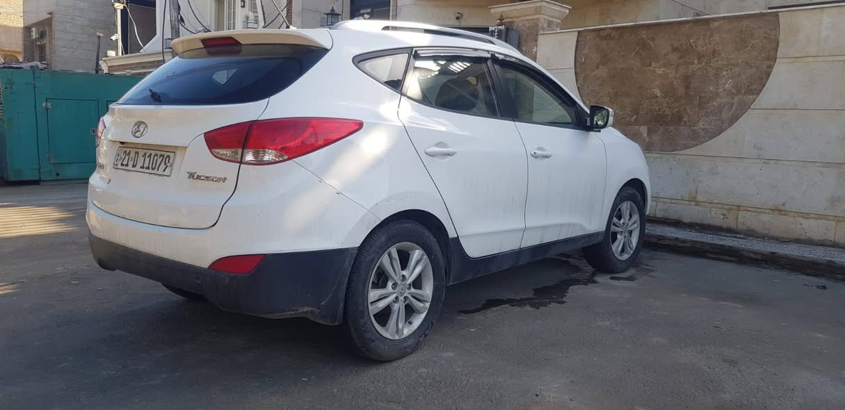 السلام عليكم توكسان م ١٢  سليمانية ماشي ١٧٠ الف تقريبا  مكانها بغداد الحبيبية  السعر ١٢٥  *********** للعلم تخم تاير قبل يومين شديت
