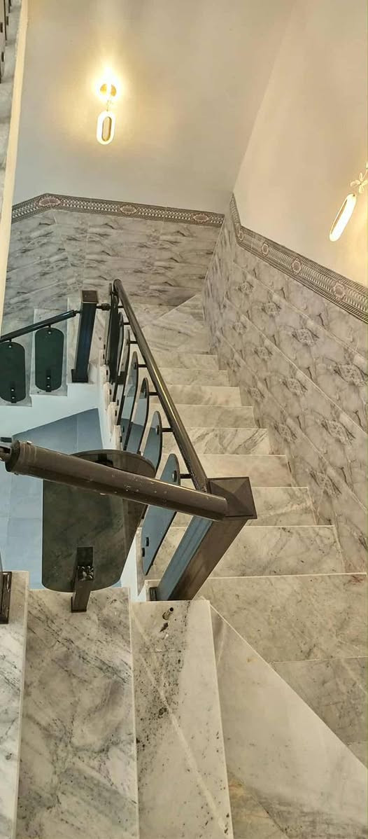 🌃 اللهم صل على محمد وال محمد 🌃
      🏫   🏫   🏫   🏫   🏫   🏫
              ⚜️ #بيوت2_للبيع ⚜️ 

☣️في الفلوجة حي الشهداء 
☣️ منطقه الضباط الرابعة 
☣️بناء درجه اولى 

⚜️المساحة : 150م 
⚜️الواجهة :7.5م
⚜️النزال : 20م

طابقين 4 غرف نوم وصالتين واستقبال ومطبخ ومناور ثنين
قطعتهن ركن على ساحه 

 ⚠️ الشارع 🚸 : 10م  
⭕ السعر :  180 للواحد وقابل للتفاوض 
🧰⚖️ نوع الملك 🧰⚖️ : طابو صرف سند 
للاستفسار : مراجعة 
🥇#مكتب_الاقصى_للعقار 🥇
 للاتصال : *********** 📞☎️
واتساب : *********** 📞☎️
⭕التسلسل: 128
#عقارات_الفلوجة #عقار_للبيع #عقارات_الانبار #عقارات_العراق  #العقار #عقار
#العقار_للبيع #للبيع #بيع #بيت #بيوت #قطعة #قطع
#ارض #اراضي
#عقارات #عقارات_الاقصى
