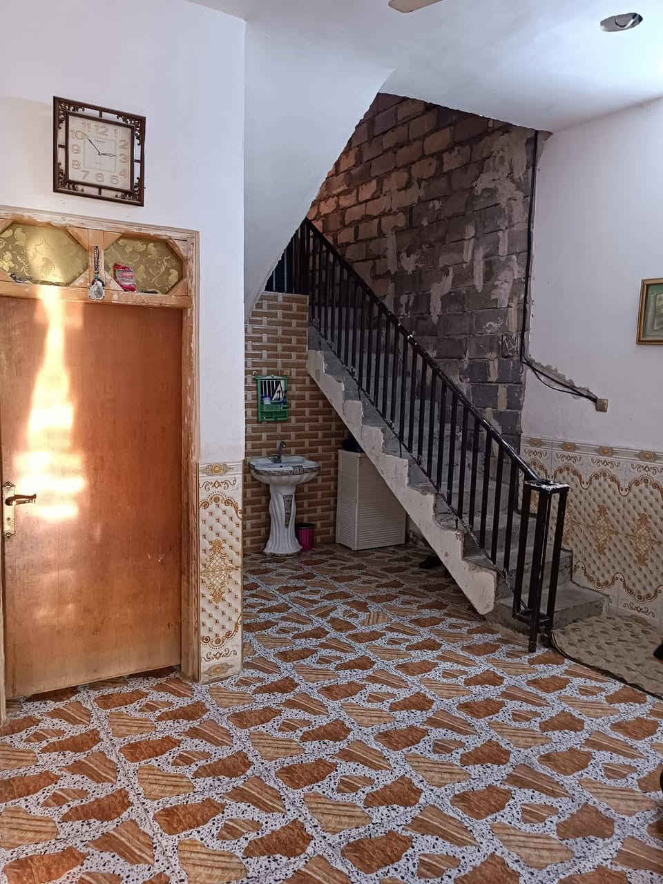 مشتمل للبيع مجاور مجمع الرحاب مساحة 150 ماشي بي معامله طابو وبي وصل مال بلديه خدمات كامله وكو سكن يمه مدرسه قريبه عليه سعر 47 او بي مجال ***********
