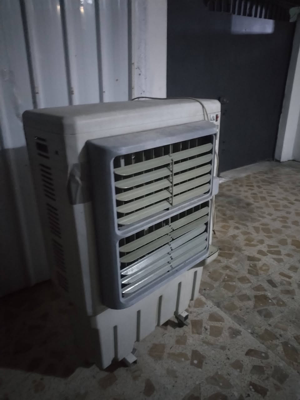 مبرده باب اول شغاله بيع مستعجل ب60
مكان جانب الايمن ***********+***********
