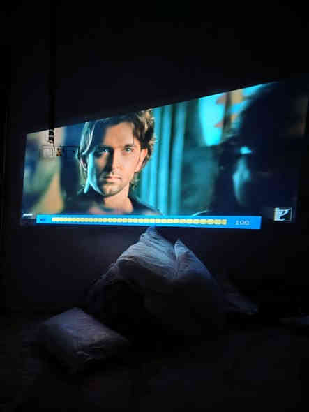 الســــــلام علـــــــيكم بروجكتير بلازمه يعرض على الحايط دقه HD ينربط على مبايل كلش حلوه وياه ريمونت سعر 35الف اني اخذته ب 60 الف والله صارلي سبوع
