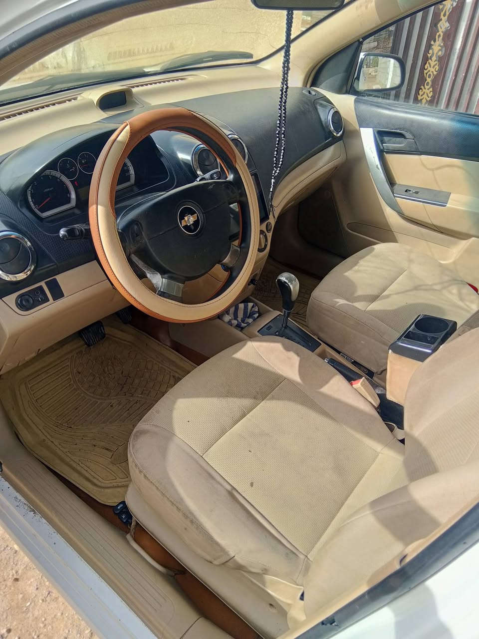 سلام عليكم للبيع سياره افيو موديل 2011 بسمي  سنويه جديده لغايه 2030السعر 65وبيها مجال العنوان واسط النعمانيه رقم الهاتف ***********
