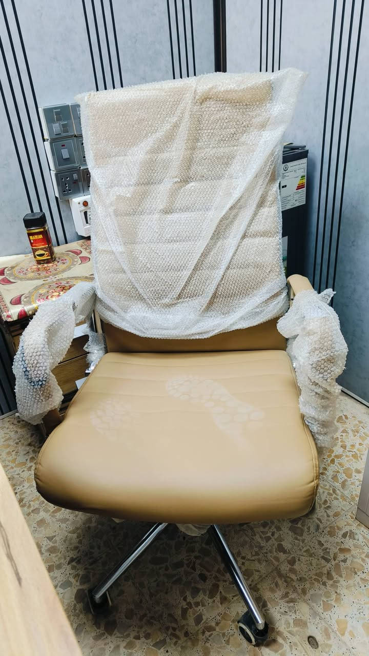 السلام عليكم
مجموعه مواد للبيع أستخدام اقل من شهر 
المواد 
1-كراسي مزدوجه عدد 2
2- ميز مكتب 
3-كرسي مكتب 
4-ثلاجه 
5-لوكر 
6- ميز مكتب 
للاستفسار ***********
