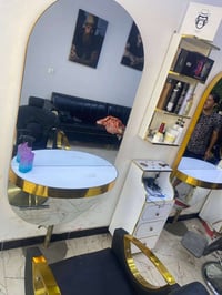 غراض حلاقه للبيع  مرايات عدد 3 كراسي عدد3  جهاز بخار + جهاز شمع+ جلسه ...