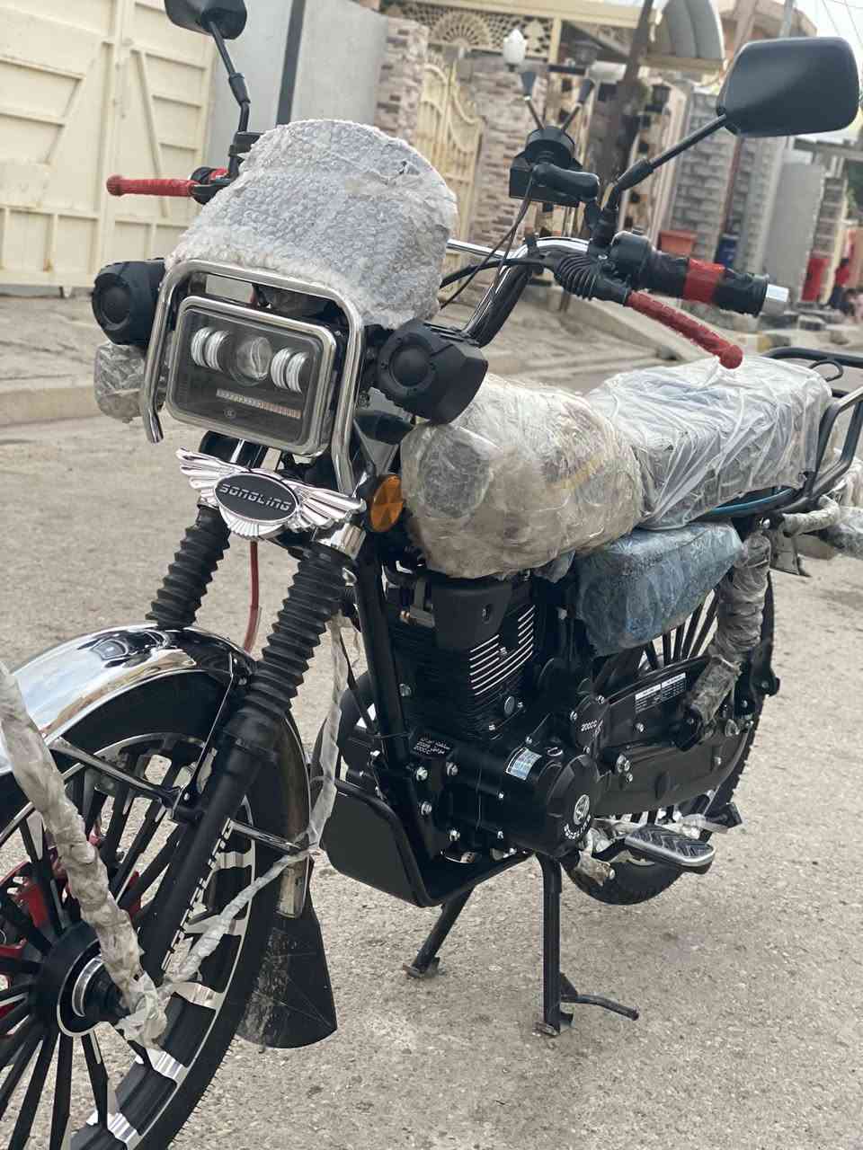 السلام عليكم 
سيفان موديل 2026 محرك 200 الأسود  ثاني تبديلة دهن دراجة جديدة ومابيها نقص خير من الله كهربائيات كلها شغالة دشيول اشاير دراجة كاملة للبيع السعر 900 وبيها مجال قليل العنوان ديالى بلدروز شارع الزراعة شراب خاص او الاتصال ***********
