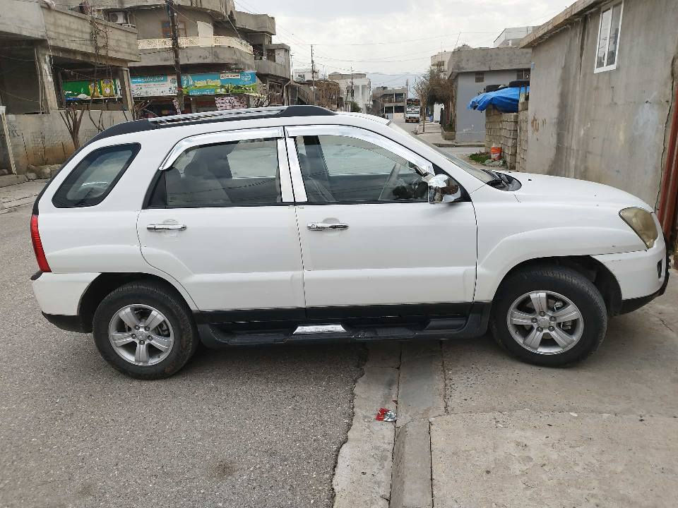 سەیارەیەکی Kia Sportage 2010 بۆ فرۆشتن، سەیارەکە زۆر توکمە و ماڵی دۆستە.
​مۆدێل: 2010
​رەنگ: سپی بەفری
​گێڕ و مەکینە: بە شەرت، بێ کێشە و تەقە و ڕەقە.
​ناوەوە: زۆر خاوێنە و هەموو گیانی بە شەرتە.
​بۆیاخ: بێ بۆیاخ
​سەنەوی و ژینگە: نوێیە تا (٢٠٣٠) بەسەر ناچێت
​تێبینی: سەیارەکە هیچ خەرجییەکی تێدا نییە و ئامادەیە بۆ لێخوڕین.
​نرخ: (125 گەڵا) مەعامەلە
شوێن: (قەڵادزێ)
ژمارەی مۆبایل: (***********) بشدار, السليمانية
